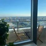 Fantastic View From The 20th Floor Apartment *